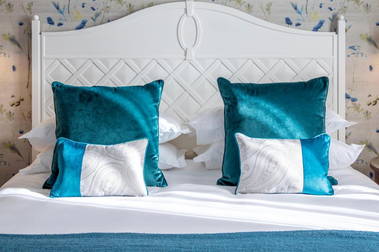 Terme Di Saturnia Natural Spa & Golf Resort - The Leading Hotels Of The World Esterno foto A bed with cushions