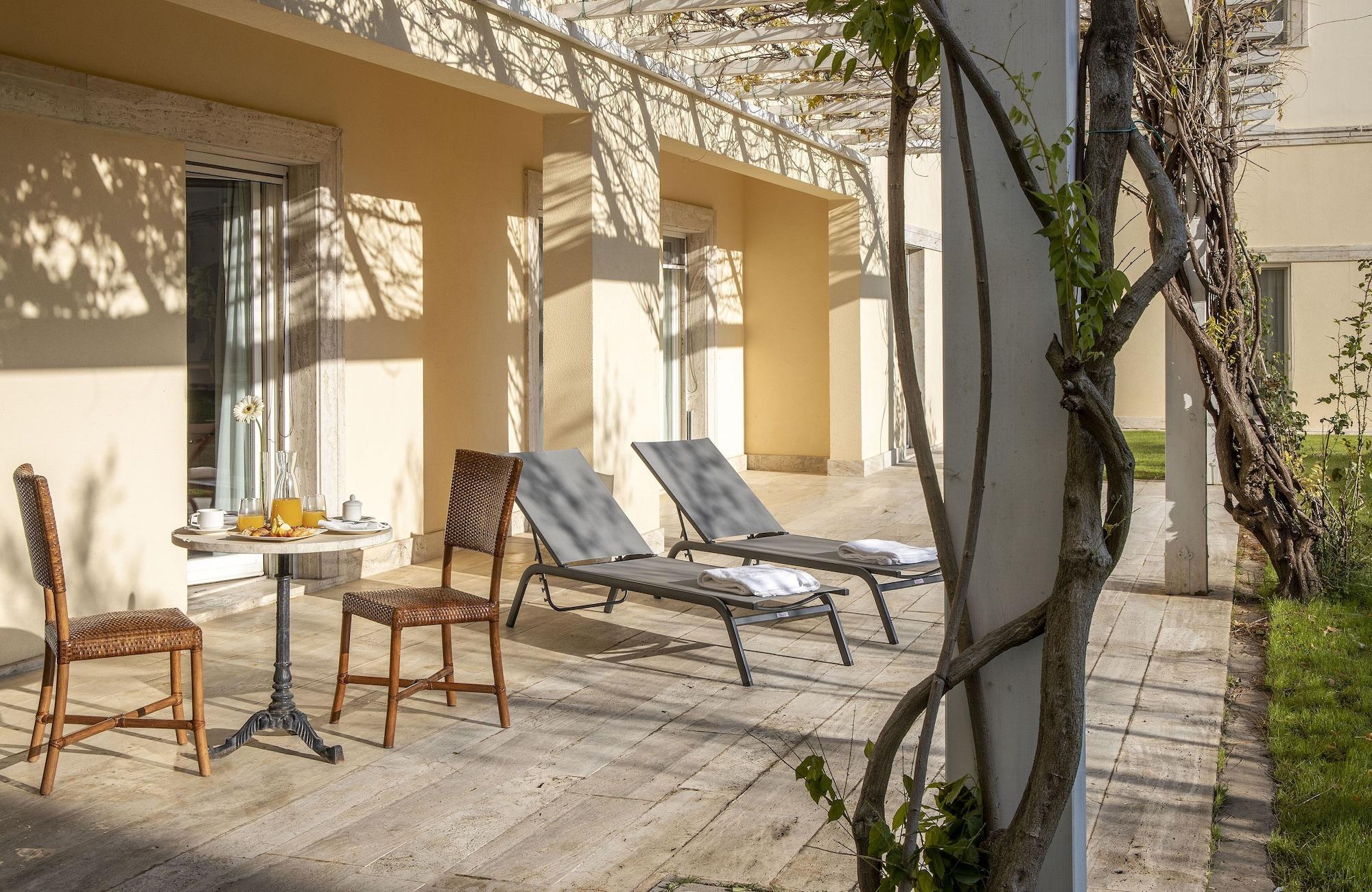 Terme Di Saturnia Natural Spa & Golf Resort - The Leading Hotels Of The World Esterno foto The hotel's terrace