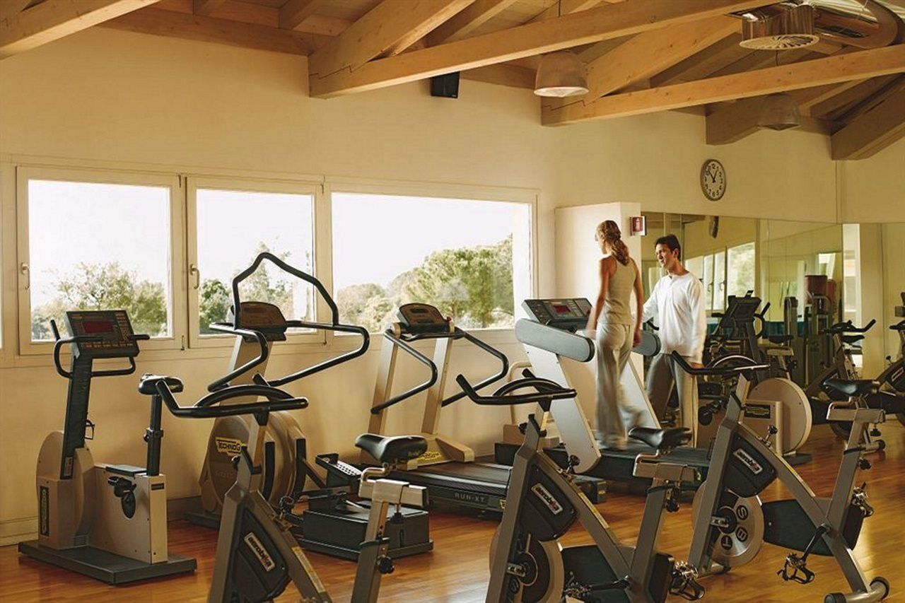 Terme Di Saturnia Natural Spa & Golf Resort - The Leading Hotels Of The World Servizi foto A gym at the Four Seasons Hotel in Madrid, Spain